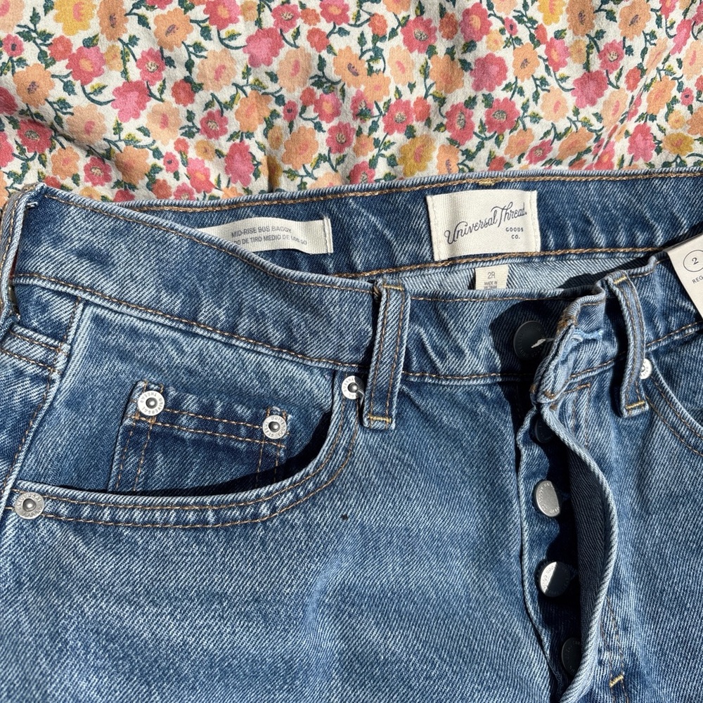 Universal Thread Heart Jeans - Picture 4 of 5